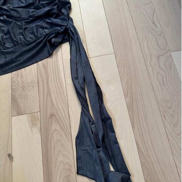 Vintage Y2K strapless silver tube top from Le Châtea - Picture 5 of 8